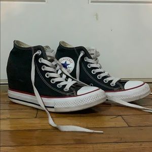 LIGHTLY USED CONVERSE HIGH TOPS!